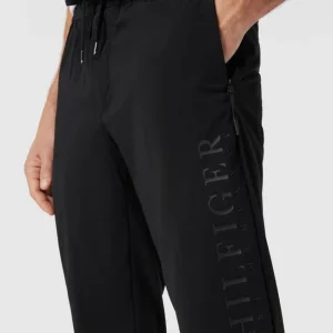 Tommy Hilfiger Relaxed Tapered Fit Trainingshose Mit Label-Print – Schwarz 11